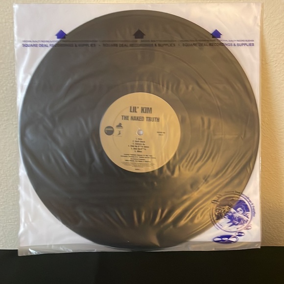 Lil' Kim - The Naked Truth - Picture 3 of 6